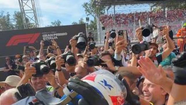 第一视角庆祝维斯塔潘蒙扎夺冠！#F1 #维斯塔潘