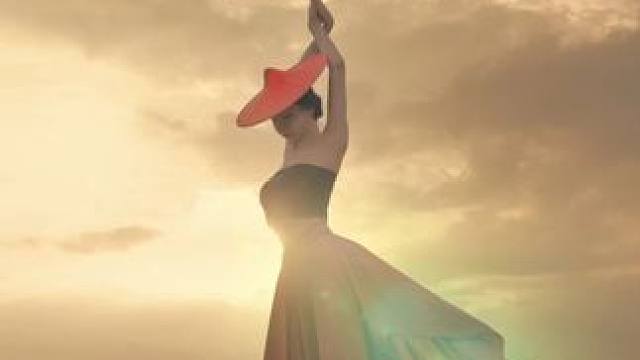 青山不改，绿水长流。
