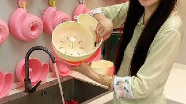 蜗牛自动清洗篮 有了它，以后洗水果可就太方便了，自动洗干净还能自动沥水，#沥水篮  #厨房好物  #