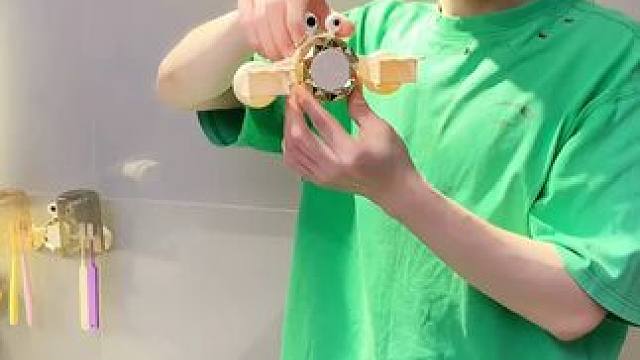 螃蟹牙刷置物架 终于找到这款可爱螃蟹牙刷置物架，大容量，杯子倒扣沥水干净清爽#牙刷置物架 #卫生间好