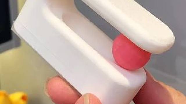 毛巾架置物架 这个挂钩也太神奇了！利用重力的巧妙设计，就可以钩住毛巾，还是免打孔设计#创意毛巾架 #