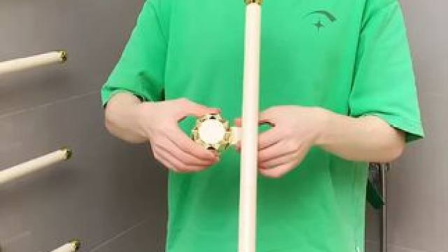 吸盘伸缩拖鞋架 不用打孔粘胶就能上墙固定的拖鞋架，可伸缩的设计，足够收纳全家人的拖鞋，不占地方，还能