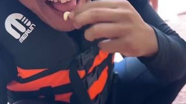 第一次吃小竹虫味道还不错 #美食 #泰国美食 #户外美食 #内容启发搜索