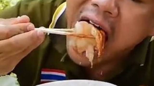 甜辣酱️酸辣海鲜汁刺身大龙虾 #美食 #泰国美食 #户外美食 #内容启发搜索