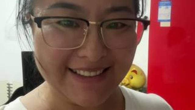 重新翻新住了十多年的老房子，好好的房子泡水就得重新修，造型砸掉改成石膏线，铲掉墙皮和壁纸，同重新刷乳