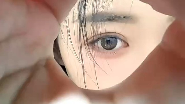 眼睛瞪的像铜铃