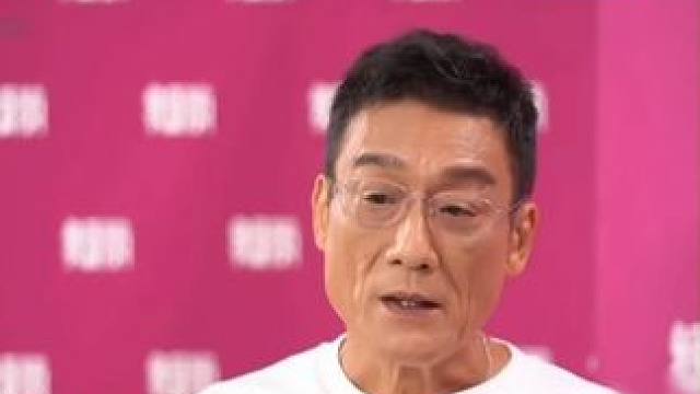 跨越四十余年的演员生涯，#梁家辉  对演员这份职业始终保持着敬畏与专注。#东方新娱乐