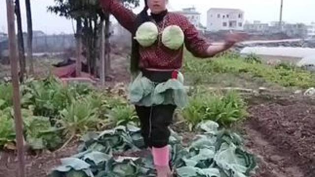 山卡卡里的农村大姐学费了开直播每天收获满满满您还在恐播怕播不敢开播开播了不知说什么吗#记录真实生活 