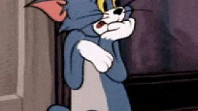 地铁老人手机. #Qni    #qni