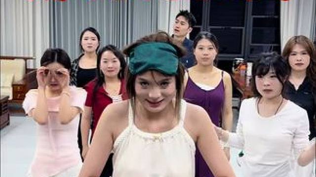 躲猫猫挑战 #办公室游戏 #搞笑视频 #专治不开心 #躲猫猫挑战 #便宜好吃的零食