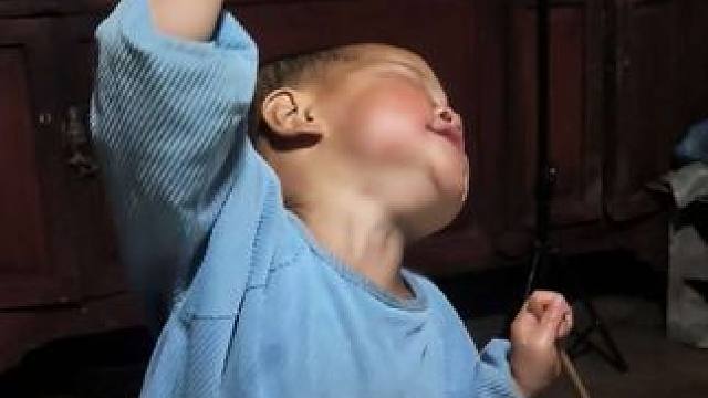 带孩子的累只有经历过的才懂。#农村娃