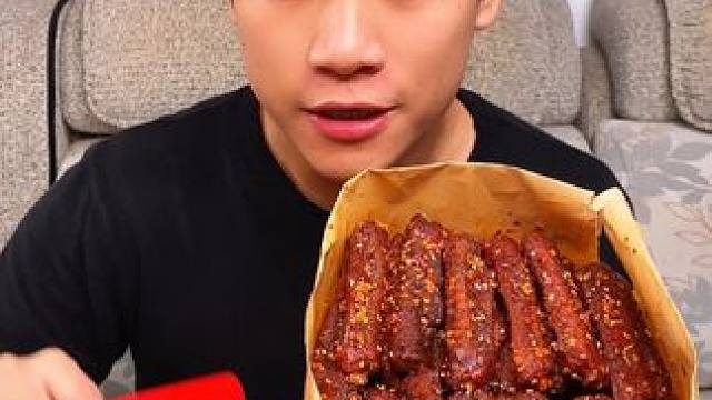 爱吃鸭货的姐妹们一定不要错过这个，地道的湖南香辣口味， 香香辣辣的巨过瘾#追剧小零食 #零食推荐 #