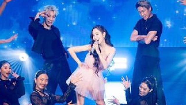 侧台感受Jessica的魅力，太爱了！ 荣幸担任这次 #郑秀妍 演出舞蹈总监 #jessica #j