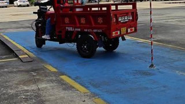 #摩托车 #三轮摩托车 #驾校学车 #摩托车驾照 #摩托车 小姐姐也很厉害 