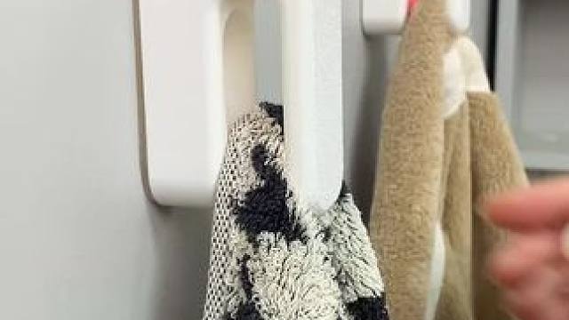 重力毛巾架 这个挂钩也太神奇了！利用重力的巧妙设计，就可以钩住毛巾，还是免打孔设计#创意毛巾架 #卫