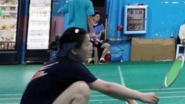 天空闪过灿烂花火 和你不再为爱奔波#羽毛球 #菜就多练 #南京地瓜 #十面埋伏