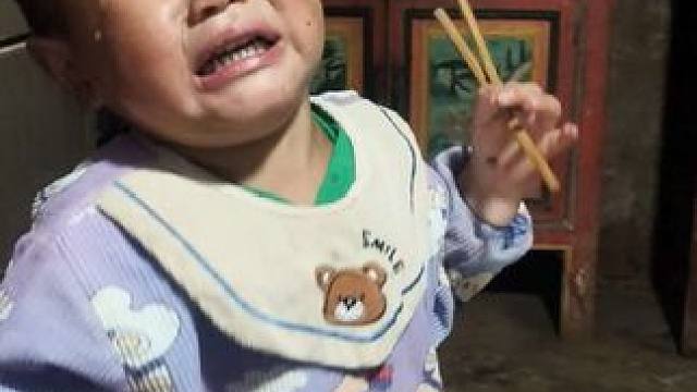 带孩子的累只有自己经历过的才懂。#农村娃