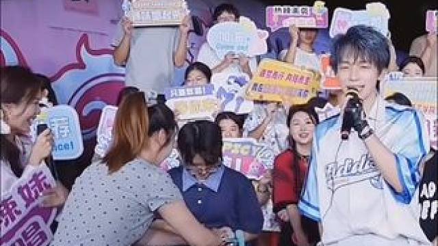 润田大气！ 今天我们将在江西应用科技学院和大家见面哦～#辣妹开唱 #辣妹 #柚子宇 #仙女湖辣妹开唱