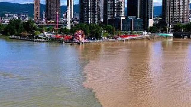 广元嘉陵江与南河交汇处再现鸳鸯锅#一帧中国·大美广元#嘉陵江 #原创视频 #上热搜 #我的城市由我拍