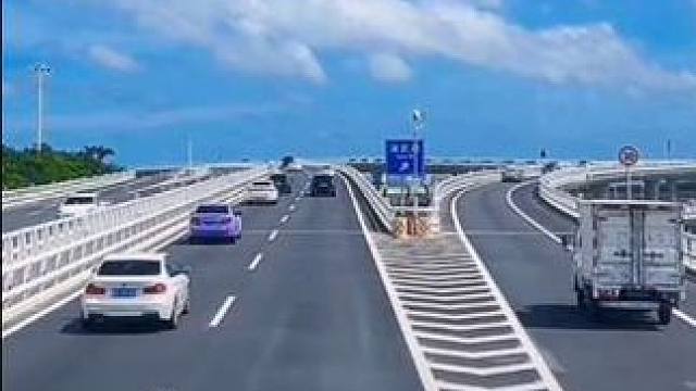 厦门美丽的海上之路演武大桥！#厦门风景#手机摄影 #原创作品 。