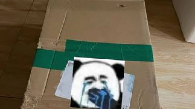 从小吃到大的达利园蛋黄派居然出了新口味！草莓、蓝莓、蛋黄每个口味都很好吃！蛋糕松软金黄弹嫩，里面满满