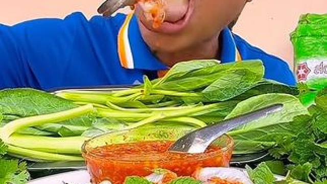 新鲜蔬菜剁椒辣酱️刺身开背虾 #美食 #户外美食 #泰国美食 #内容启发搜索