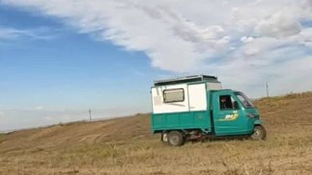 真是出师不利啊刚进入独库公路就遭遇大雪封山走不了了，晚上在山里露营做麻辣烤鱼吃太安逸了#户外美食 #