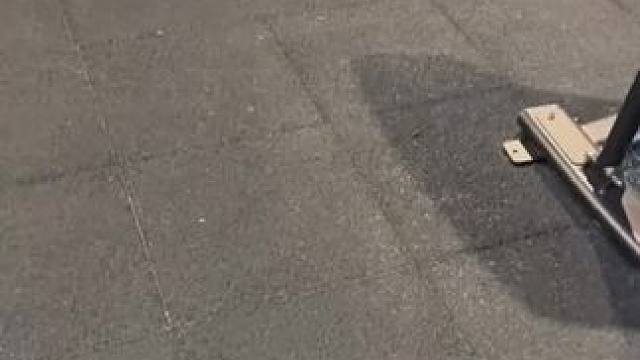 一个可以吸附在器械上包包