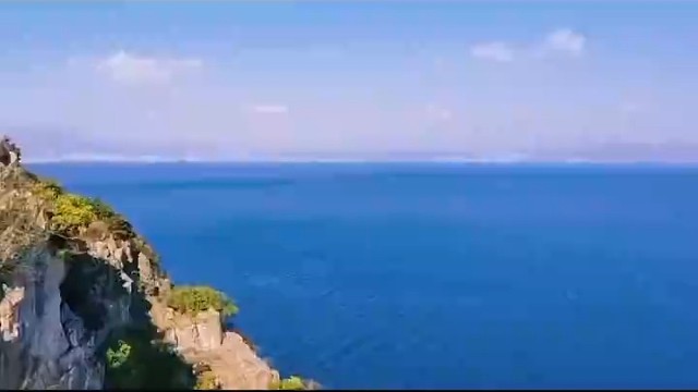 总有一天、那个一点一滴可见的未来、会在你的心里、也在你的脚下慢慢清透