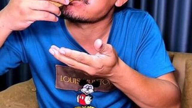 烤香蕉味道不错 #美食 #泰国美食 #户外美食 #内容启发搜索