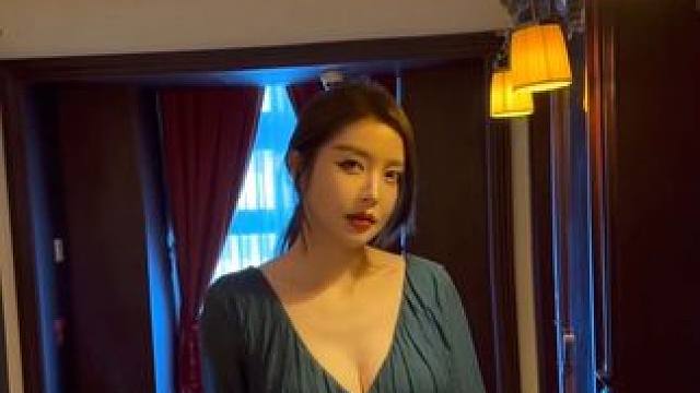 人总是喜欢说反话 视图得到对方的挽留和安慰 好蠢