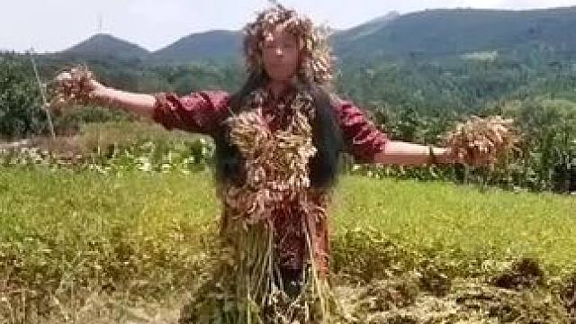 山卡卡里的农村大姐学费了开直播每天收获满满满您还在恐播怕播不敢开播开播了不知说什么吗#记录真实生活 