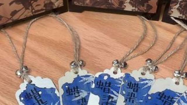 用油画棒制作蜡染国风小木牌 #抖出我的艺术 #创作者中心 #创作灵感 
#蜡染 #非遗文化