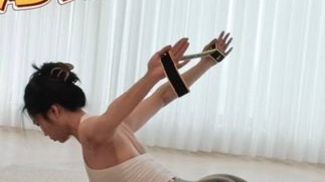 想要穿衣好看练背是关键‼️ 别让圆肩驼背偷走气质 每组动作12x4#练背