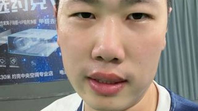 有人看视频 有人照镜子 #羽毛球