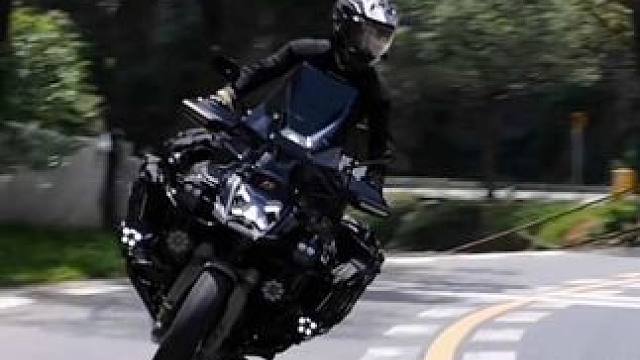 这车骑起来怎么一拐一拐的 是不是坏了 #摩旅 #机车 #宝马1300adv #创作者中心 #创作灵感