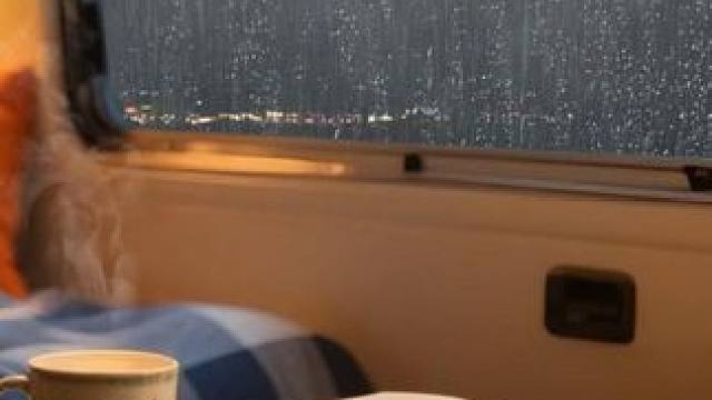 雷暴和大雨让旅途停下来，躲在舒适房车，听着雨声入眠 #睡个好觉 #助眠视频 #解压助眠 #雨声助眠 