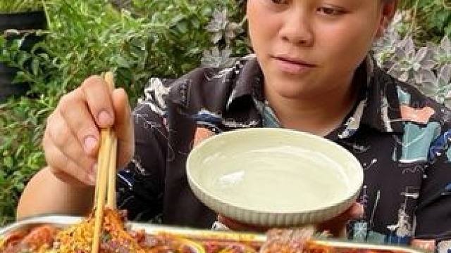 今天自己做了个又香又辣的烤鱼吃过瘾 #美食 #美食分享