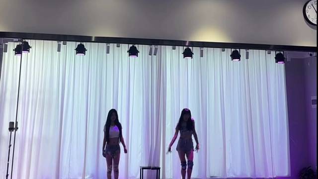 跳跳舞～   膝盖好痛呜呜呜