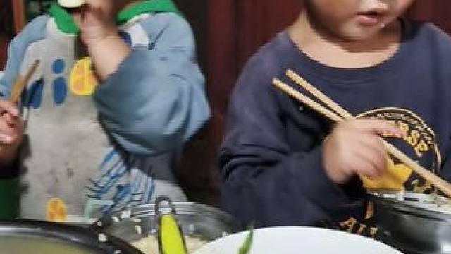 今天煮洋芋吃。#农村娃