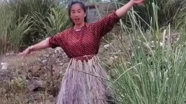 山卡卡里的农村大姐学费了开直播每天收获满满您还在恐播怕播不敢开播开播了不知说什么吗#记录真实生活 #