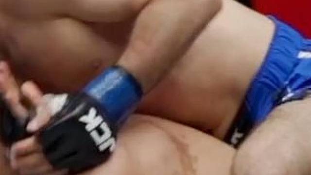 今晚7点半#JCK觉城之夜N104贵州织金站 蝇量级赏金赛：郑伯切vs扎云丁·苏莱曼诺夫，精彩对决，