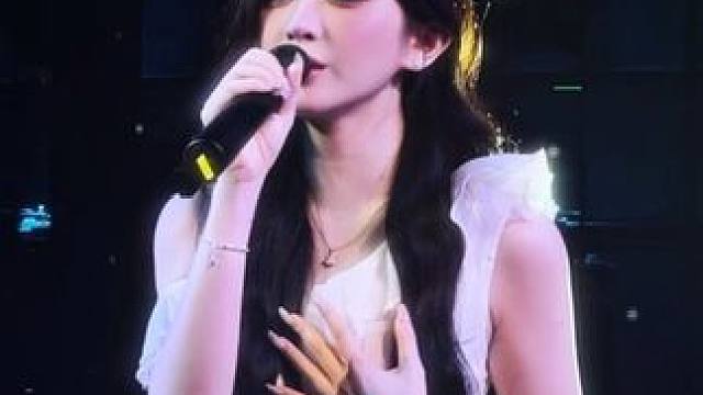 就让我继续坠落#坠落 #livehouse #音乐现场