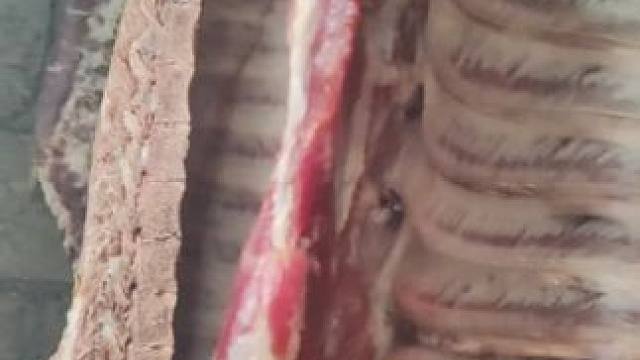 腊排腌制中，恩施特产，土家腊味 