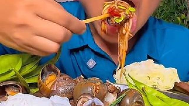 酸辣️木瓜丝新鲜大肥螺 #美食 #户外美食 #泰国美食 #内容启发搜索