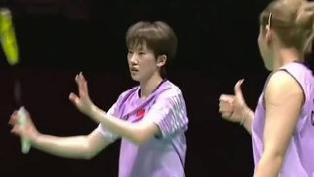 凡贤组合赛季第二冠！国羽女双时隔六年重夺港公女双冠军！贾一凡/张殊贤 21-17、21-15 岩永玲