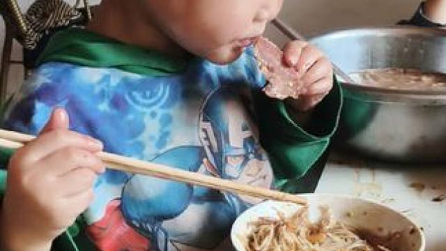 今天炒肉吃。#农村娃