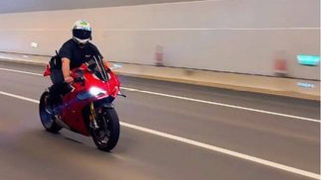 我们永远不会比昨天年轻，永远不会….
#机车