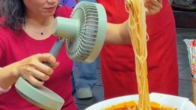 河南没有怂人，轻松拿走500元现金~#螺蛳粉