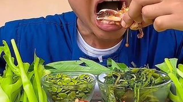 新鲜蔬菜酸辣凉拌️大鱿鱼须 #美食 #户外美食 #泰国美食 #内容启发搜索